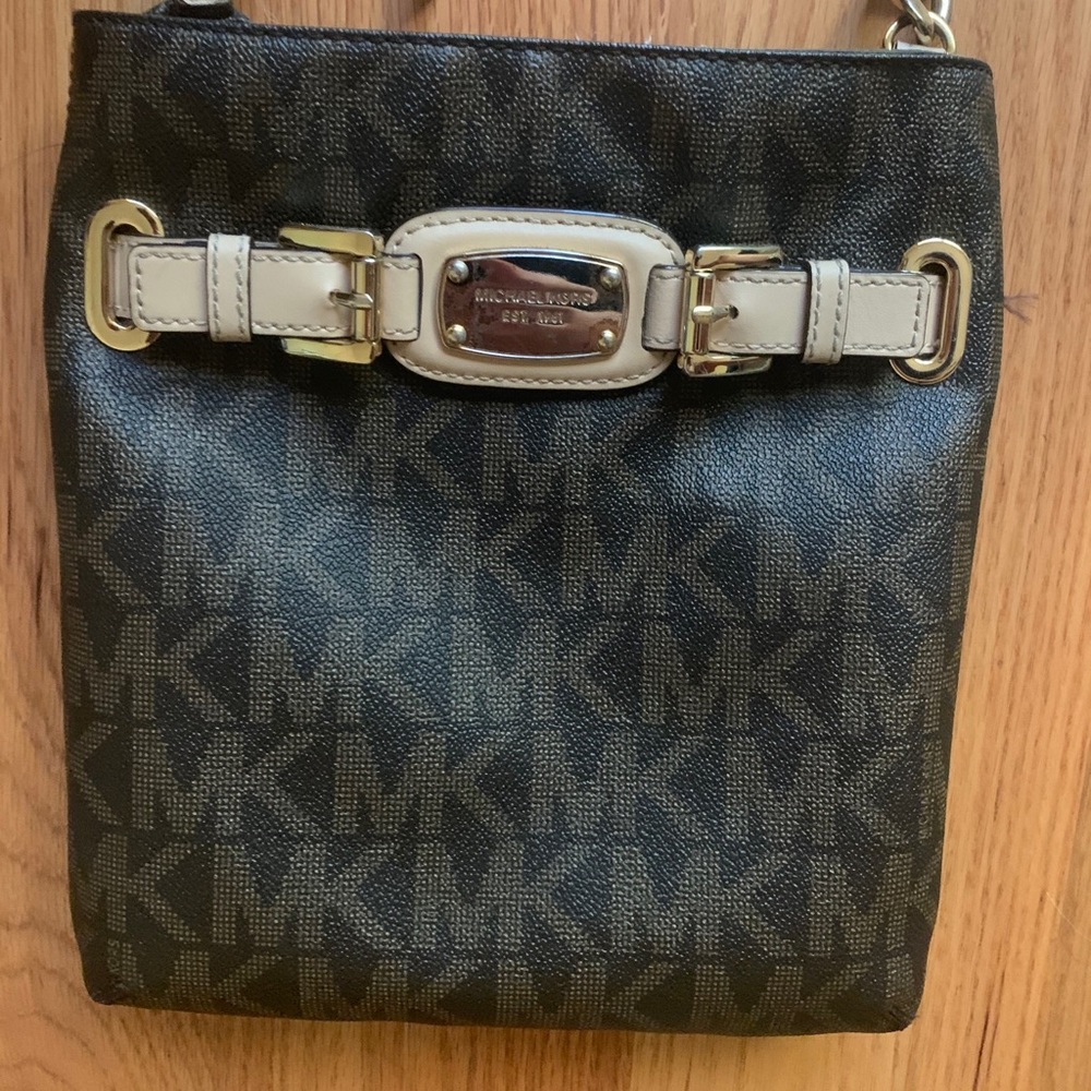 FREE SHIPPING* MICHAEL KORS CROSS BODY PURSE